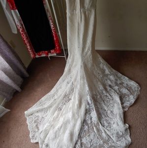 Vera Wang sz 6 laced form fitting off white weddin